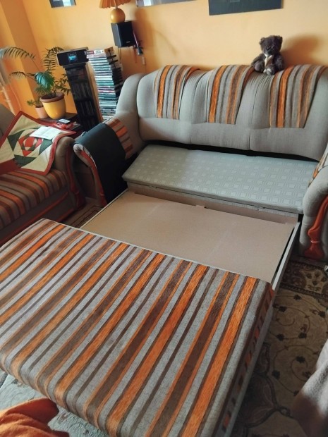 Kanapé eladó , kihúzható , ágyneműtartós