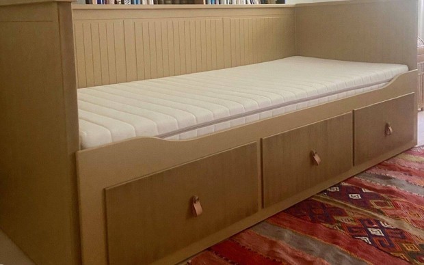 Kanapgy, Hemnes, egyedi szn, antikolt , 80x200 cm, 1 matraccal