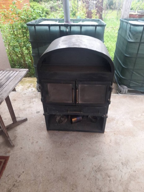 Kandalló kb 8-10kw saválló csővel
