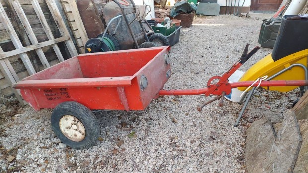 Kap�l�g�p (kistraktor) ut�nfut�