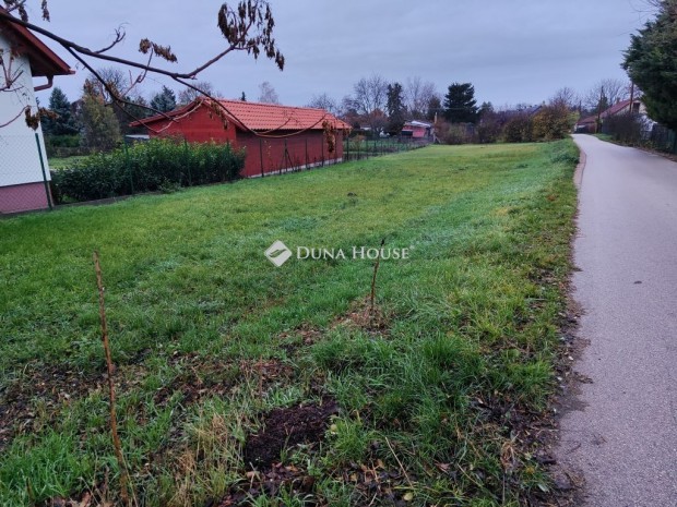 K�poln�sny�ki 1144 nm-es telek elad�