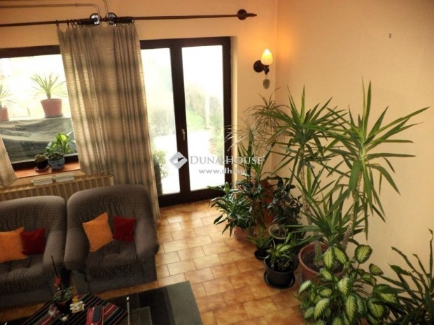 K�poln�sny�ki 148 nm-es h�z elad�