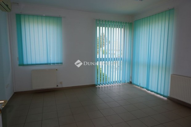 K�poln�sny�ki 93 nm-es lak�s elad�