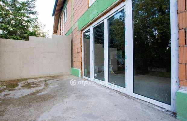 K�poln�sny�ki elad� 142 nm-es h�z #4986711