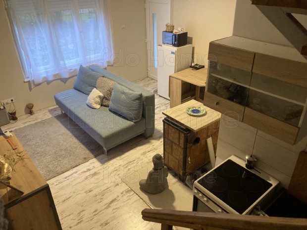 Kapolyon term�szetk�zeli csal�di h�z elad�