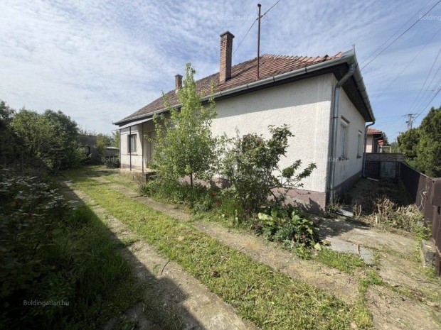 Kaposf�reden csal�di h�z elad�