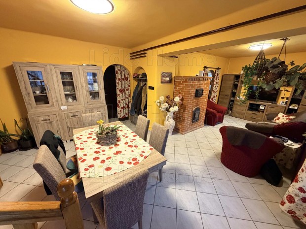 Kaposf�reden nappali+4 szob�s csal�di h�z ELAD�