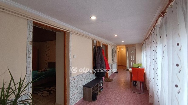 Kaposm�r�i elad� 70 nm-es h�z