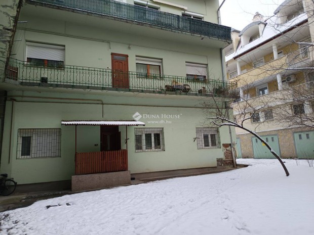 Kaposv�r Corso k�zel�ben elad� lak�s