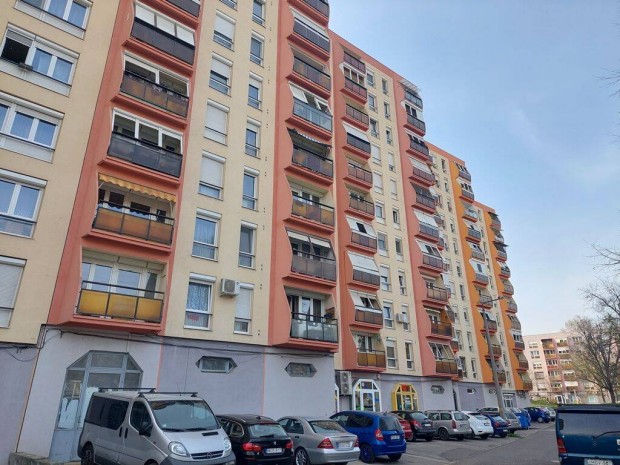 Kaposvár, Füredi csomópont, 1,5 szobás, távhős, panel lakás eladó