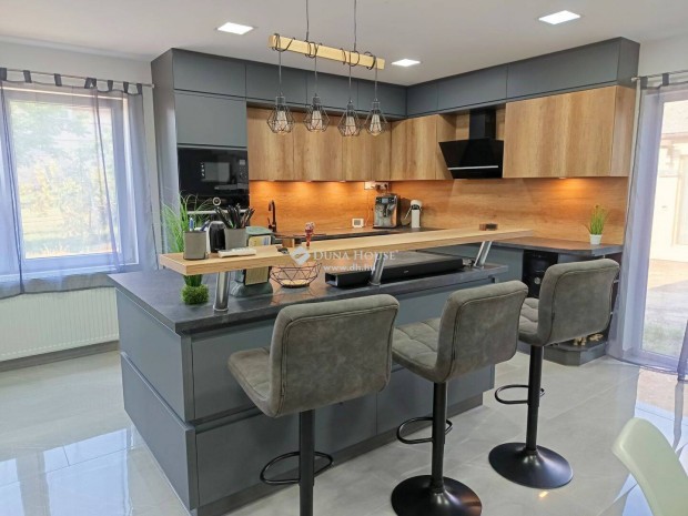 Kaposv�r, R�mahegyen elad� h�z