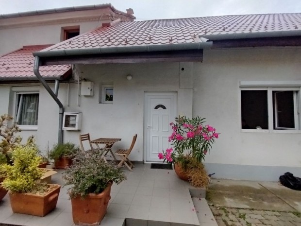 Kaposv�r, k�zpontban, 88 m2-es, t�rsash�zi lak�s, 3 szob�s, j�