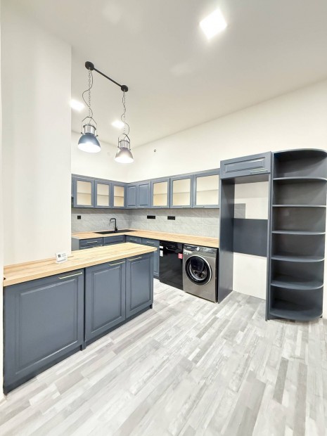 Kaposv�r belv�ros�ban fel�j�tott t�rsash�zi ingatlan