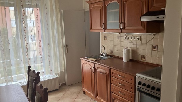 Kaposv�r belv�rosi lak�s hossz� t�vra kiad�