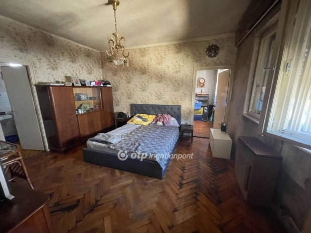 Kaposv�ri 85 nm-es lak�s elad�