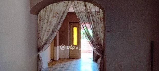 Kaposv�ri elad� 84 nm-es h�z