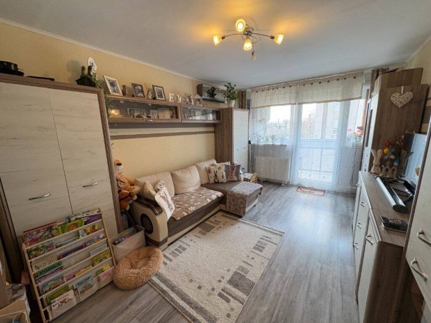 Kaposv�ron 2. Emeleti Lak�s Elad�