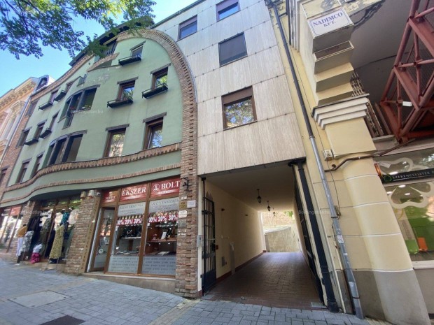 Kaposváron A Belvárosban Eladó Teremgarázs