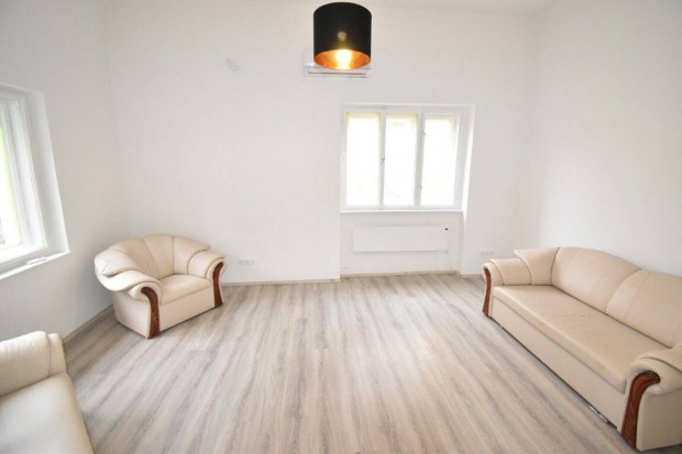 Kaposv�ron A Belv�rosban Magasf�ldszinti Lak�s Elad�