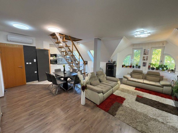 Kaposv�ron A F� Utc�ban 5 Szob�s Lak�s Elad�