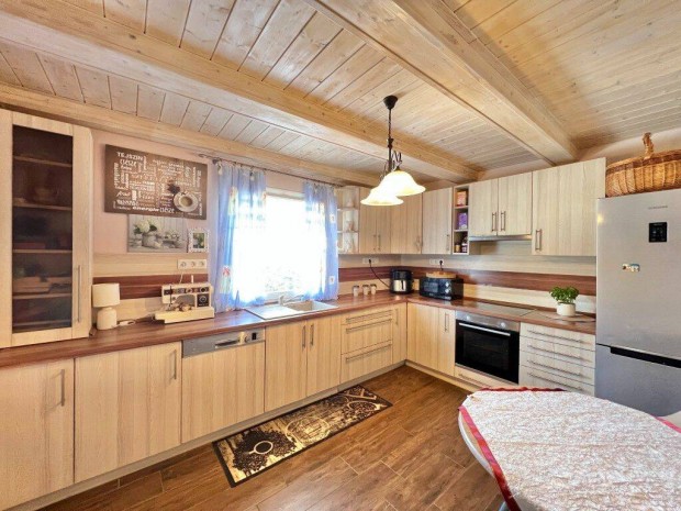 Kaposv�ron A T�r�cskei Z�rtkertben Otthonos H�tv�gi H�z