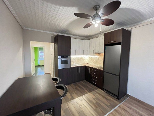 Kaposv�ron Fel�j�tott Erk�lyes Lak�s