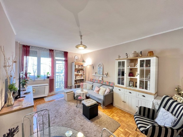 Kaposv�ron, 2 Szoba + H�l�f�lke, 1. Emeleti Erk�lyes Lak�s