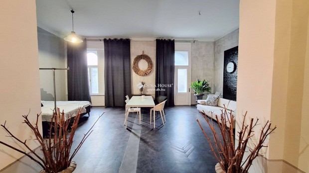 Kaposv�ron az Ady E.utc�ban elad� lak�s!