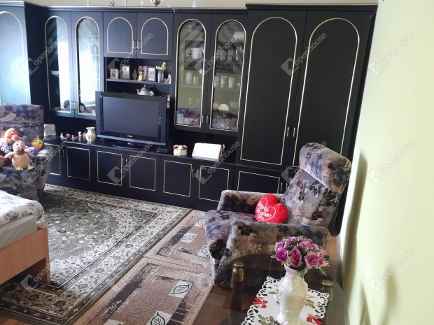 Kaposv�ron cirk�s k�zponti f�t�ses csal�di h�z elad�.