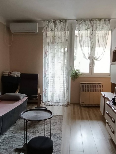 Kaposv�ron fel�j�tott, 3 szob�s lak�s elad�! 