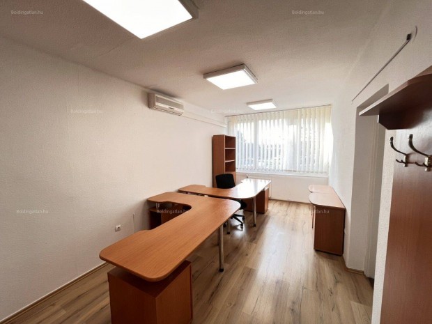 Kaposv�ron iroda kiad�