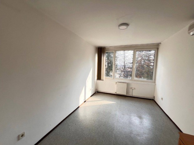 Kaposv�ron iroda kiad�