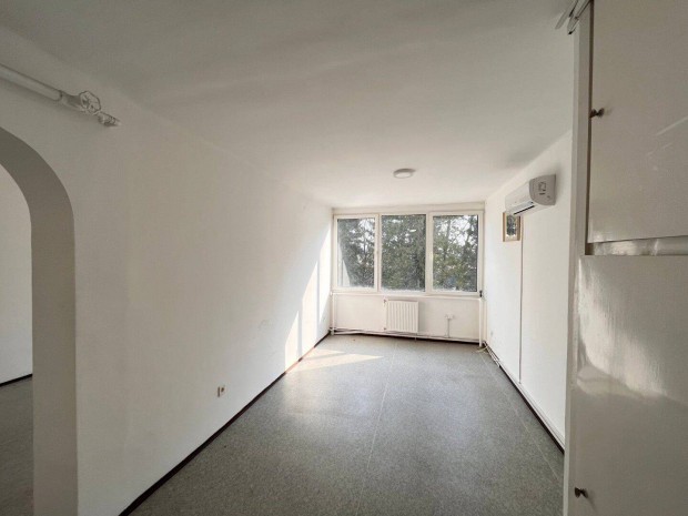 Kaposv�ron iroda kiad�