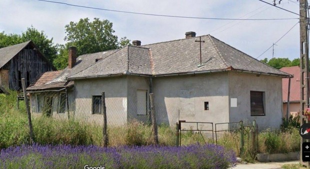 Kaposv�rt�l kb. 15 km-re Szilv�sszentm�rtonban 2 szob�s csal�di h�z me