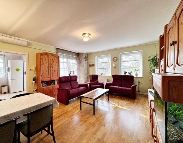 K�poszt�smegyer II., G�pkocsibe�ll�val, Kellemes Hangulat�, Erk�lyes,