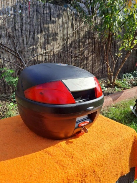 Kappa zárható doboz (túradoboz robogó motor csomagtartó)