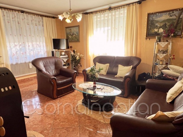 Kapuv�r - 4 szoba nappalis 1992-ben �p�lt h�z elad�