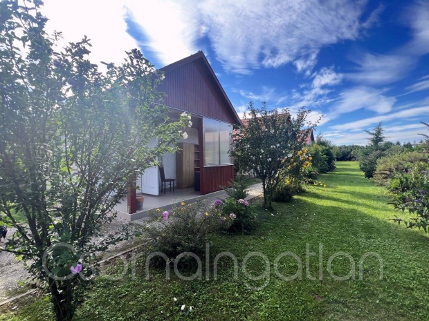 Kapuv�r - kiv�l� helyen h�z apartmanokkal elad�