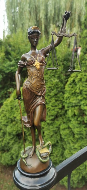 Karcsonyi tletek: Justitia, az igazsg Istennje - bronz szobor