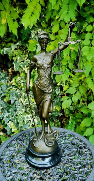 Karcsonyi tletek - Justitia, az igazsg Istennje 