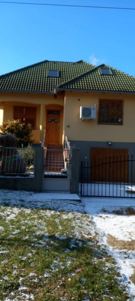 Karádon Balatonhoz közel