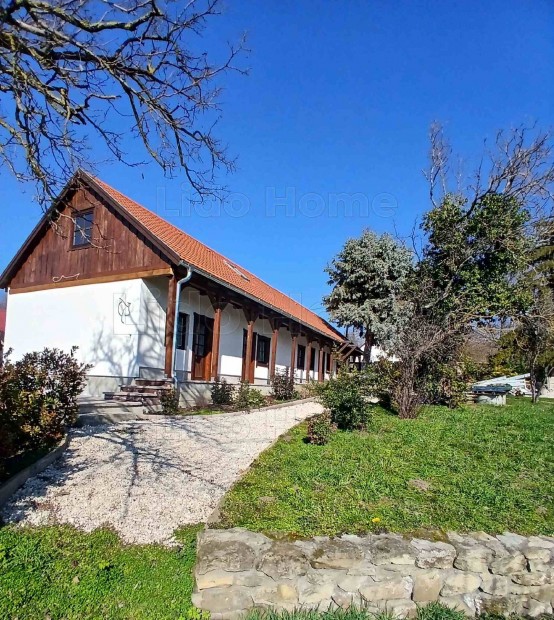 Karakter �s j�v�beni lehet�s�g egy ingatlanban Balatonf�kaj�ron!