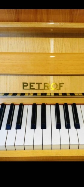 Karakteres hang Petrof 115 Classic aranyrmes pncltks piann