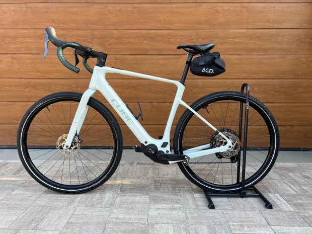 Karbon e-bike,e-gravel,Cube Nuroad Hybrid