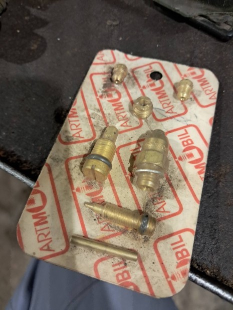 Karbur�tor fel�j�t� fiat. 