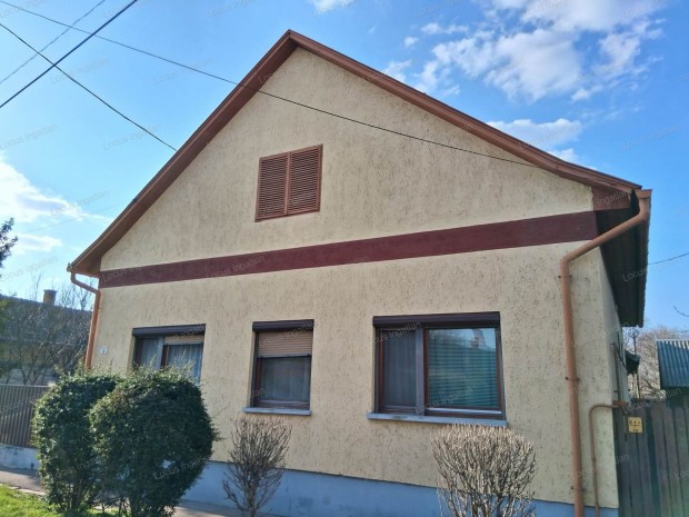 Karcag csendes r�sz�n  csal�di h�z elad�