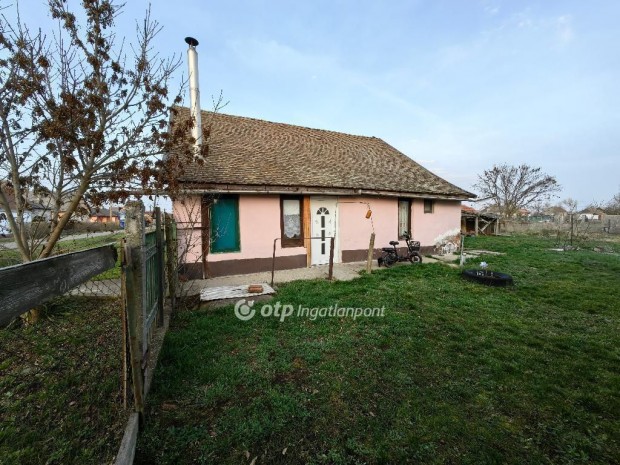 Karcagi 72 nm-es h�z elad�