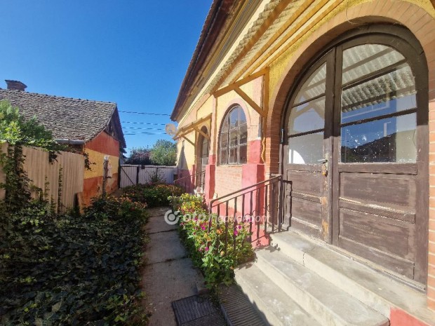 Karcagi 85 nm-es h�z elad�