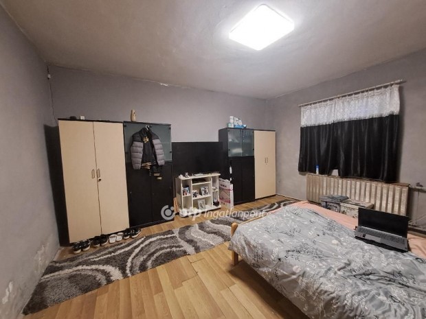 Karcagi 93 nm-es h�z elad�