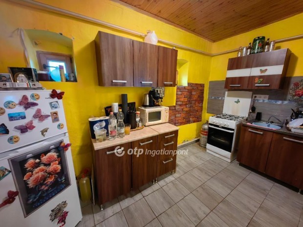 Karcagi elad� 72 nm-es h�z